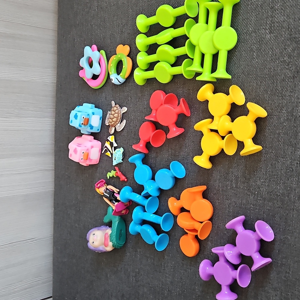 Bath Toys Assorted 36 Pieces  Includes 24 Piece Suction